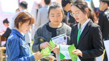 大学生实习擦亮眼，三方协议别“乱签”，小心弄丢应届生身份