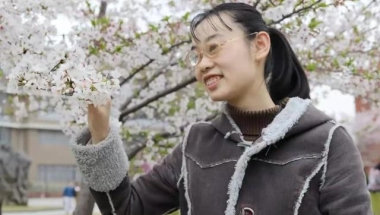 视障女孩从小来上海求学，本科考入华师大，如今即将成为复旦首位盲人研究生！